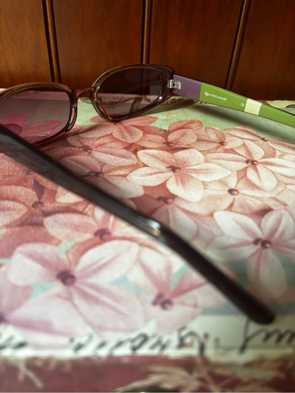 Women’s VTG Fashion Sunglasses in Pink toned by Dockers